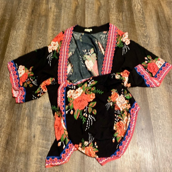 Flying Tomato Accessories - Flying Tomato Floral Kimono
